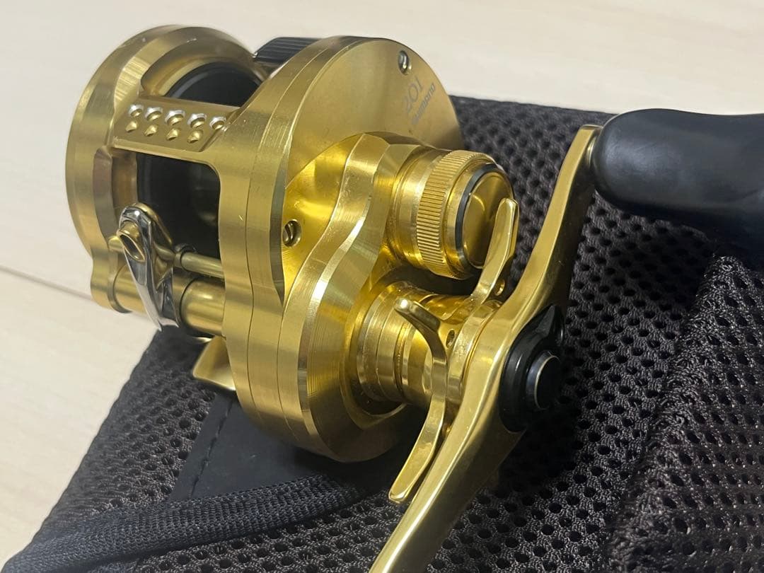 【美品】　21 22 カルカッタコンクエスト　201 ベイトリール