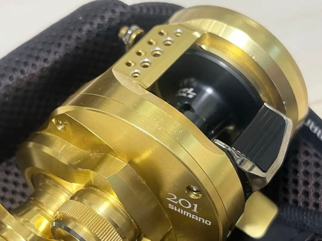 【美品】　21 22 カルカッタコンクエスト　201 ベイトリール