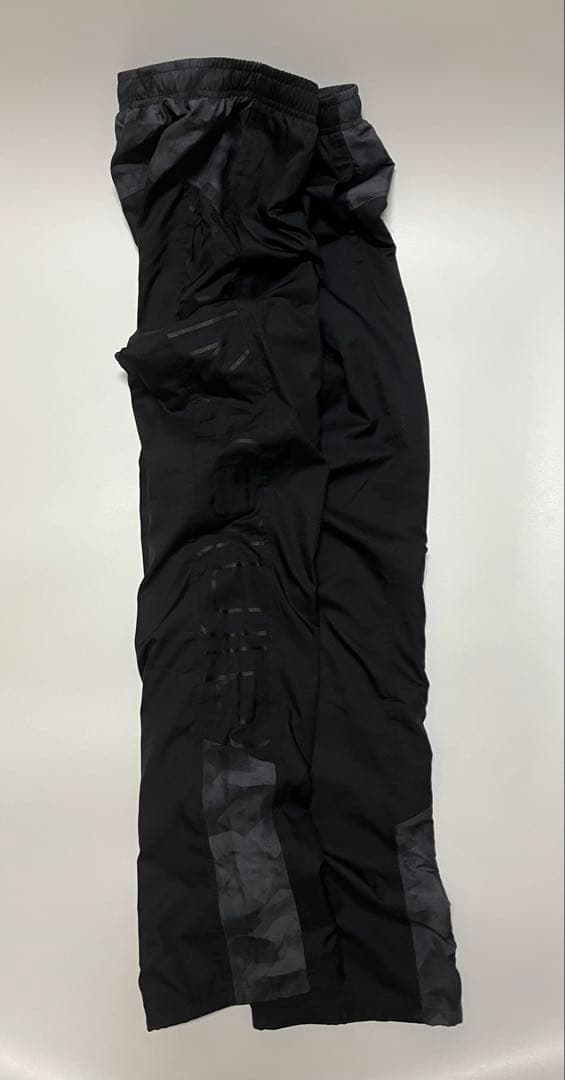 Under Armour カモフラージュ ウィンドブレーカー