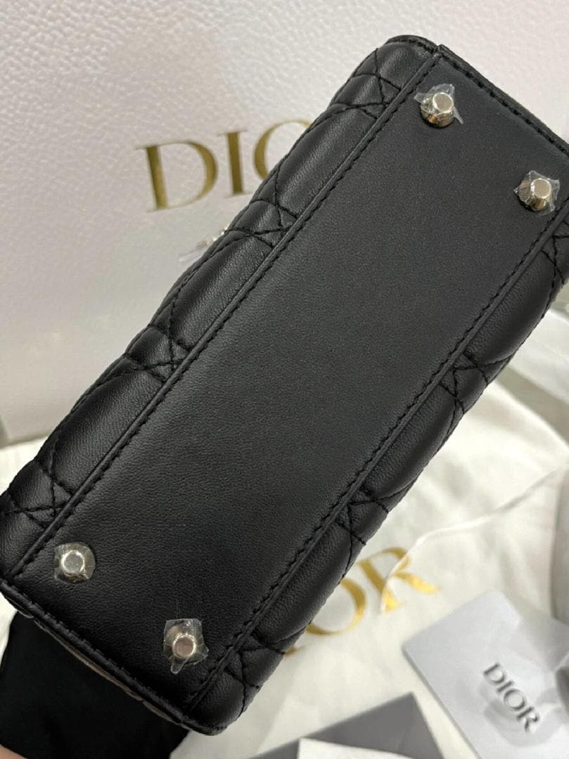 【定番】ブラック レザー製 キルティング ミニバッグ ハンドル付き