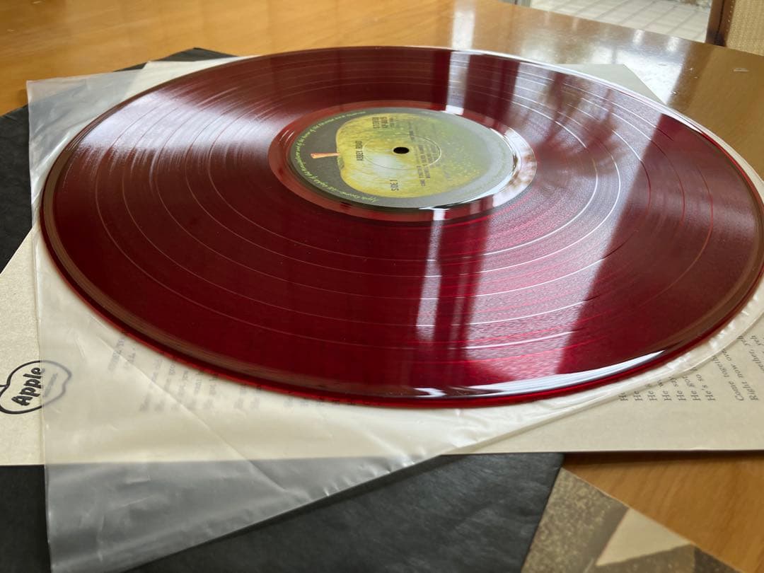 大名盤近年赤盤は稀少　ニアミント赤盤　全体に綺麗　アビーロード ビートルズ