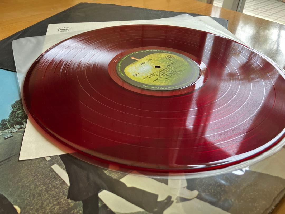 大名盤近年赤盤は稀少　ニアミント赤盤　全体に綺麗　アビーロード ビートルズ