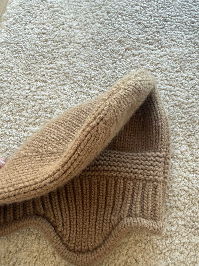 MIU MIU ベージュ ニット帽 ポンポン付き