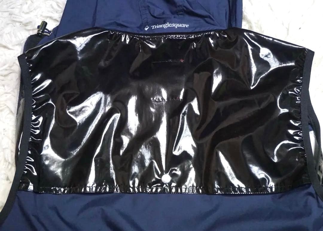 マーク＆ロナ　Triangle Squareナイロンベスト　フード脱着可