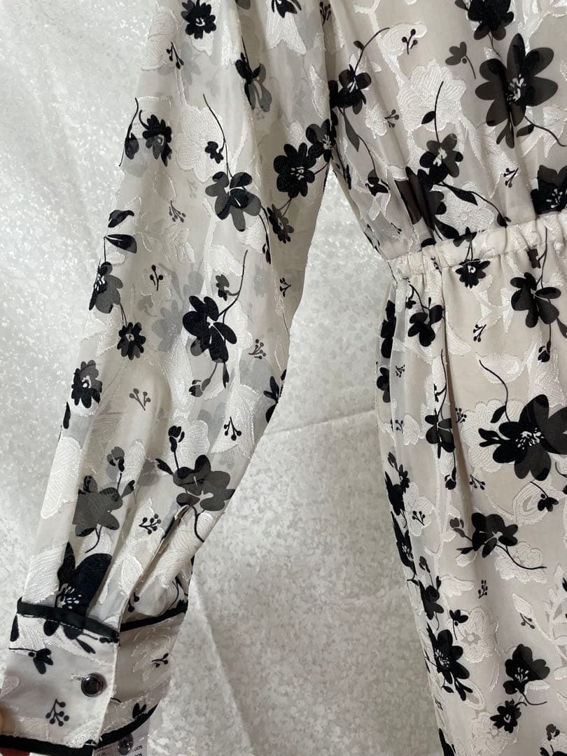 【3/15迄値下げ】新品モノトーンフラワー刺繍 シフォン長袖ロングワンピ