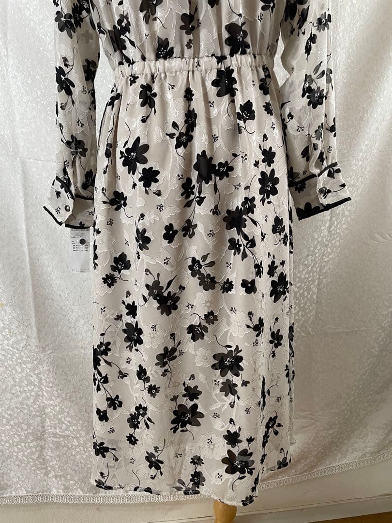 【3/15迄値下げ】新品モノトーンフラワー刺繍 シフォン長袖ロングワンピ