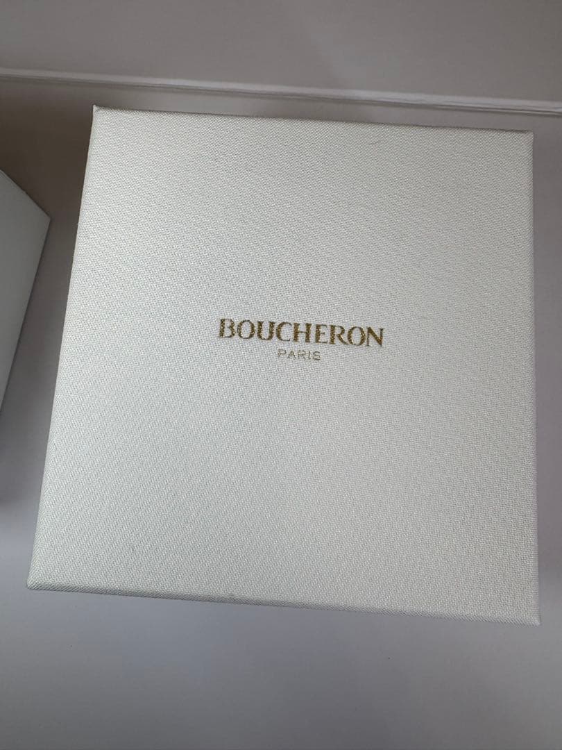【美品】ブシュロン 空き箱 ジュエリーボックス　リボン付き紙袋2枚