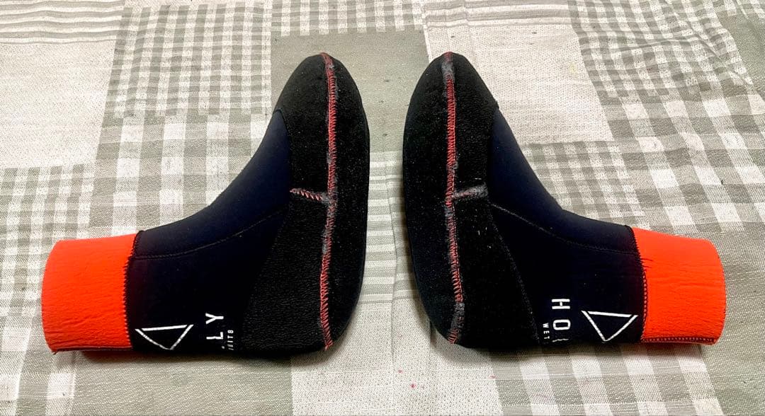 卍*様 HOLLY サーフィンブーツ 黒/オレンジ 25cm