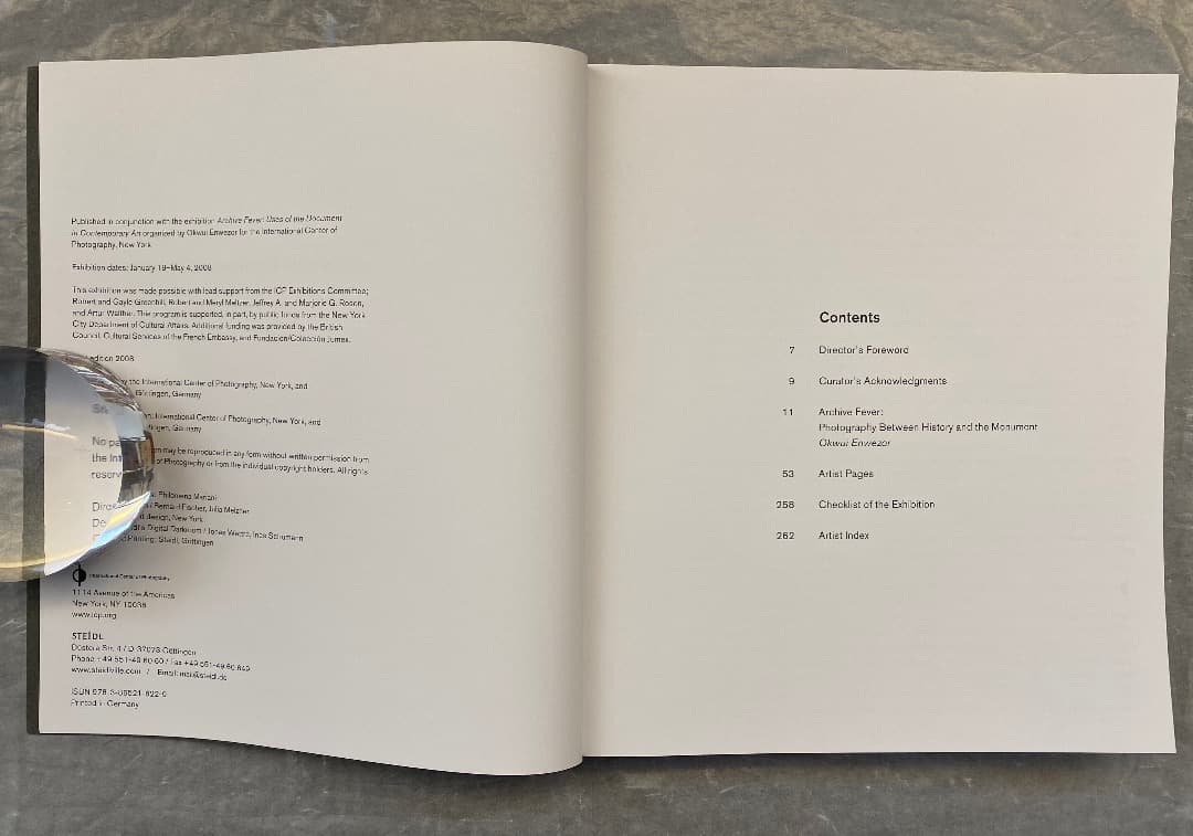 洋書希少）Archive Fever（展覧会図録）、2008年。