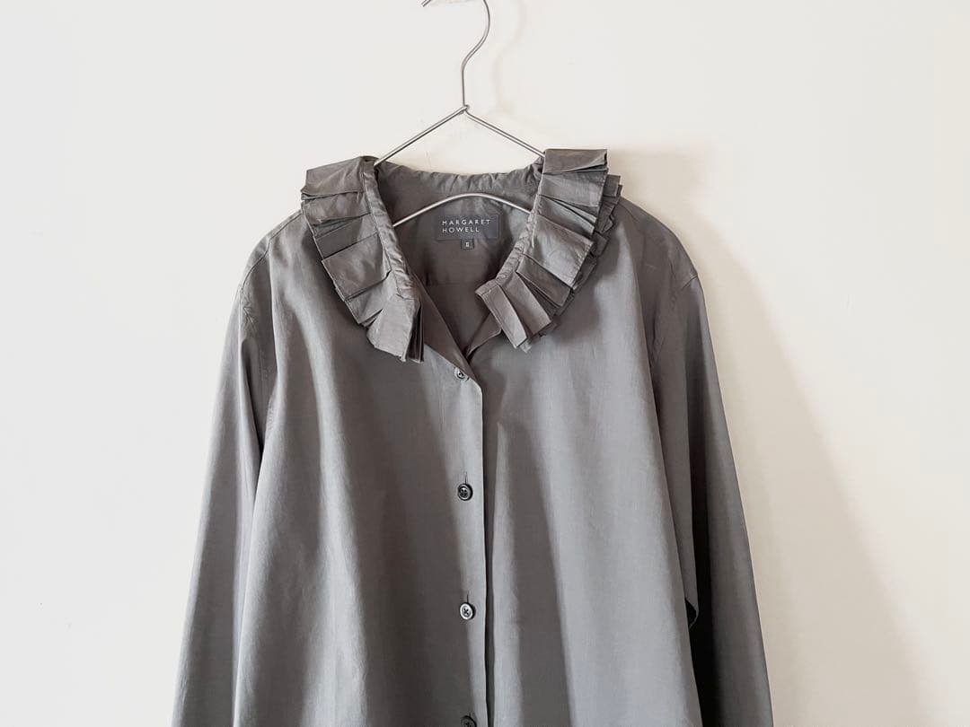 2024AWマーガレットハウエル ラッフルカラーブラウス 4万 現行品 カタログ