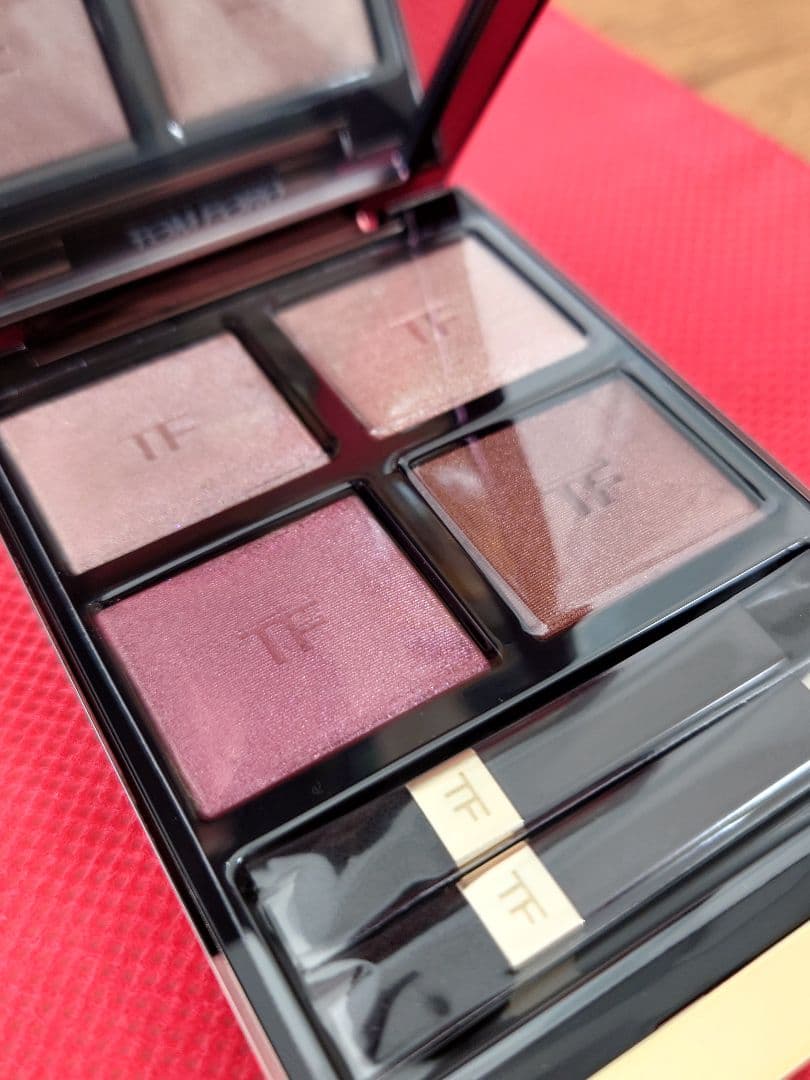 【新品】42A TOM FORDアイシャドウパレット ヘイズィ センシュアリティ