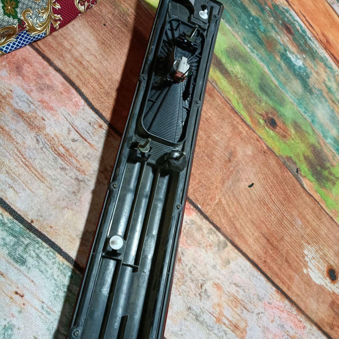 新車外し　E51 エルグランド　テールランプ　リアガーニッシュ