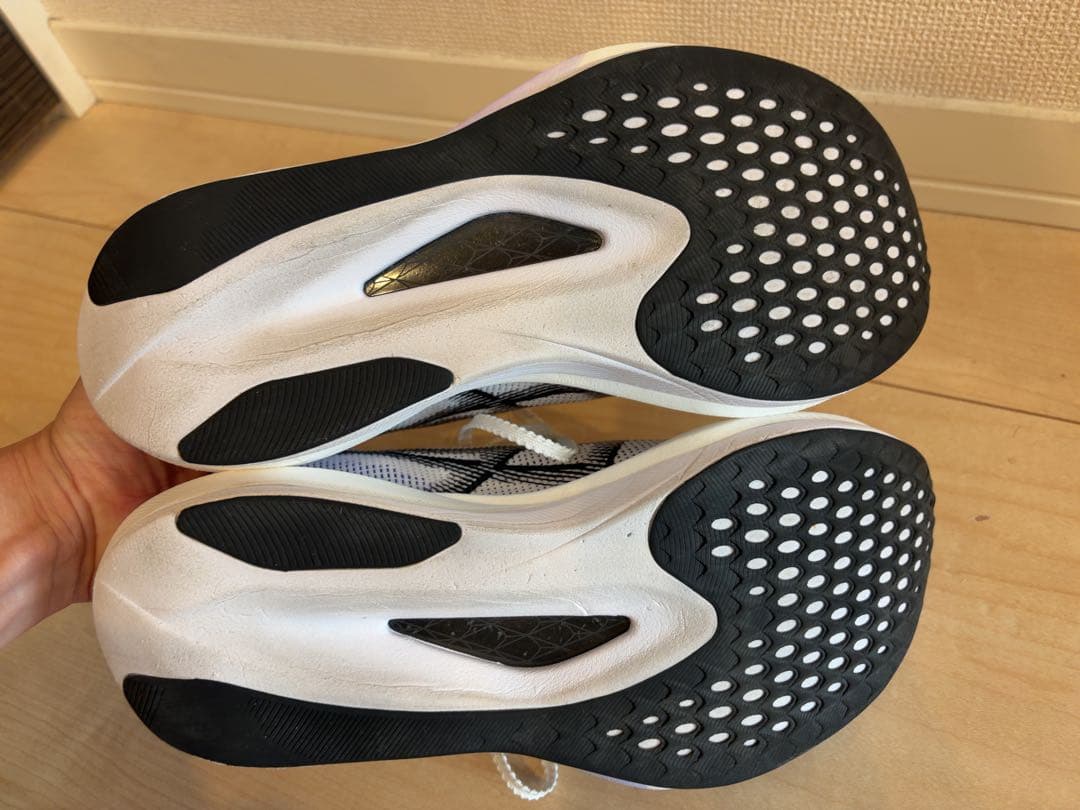 アシックス　マジックスピード5 26.0cm 1013A183-100