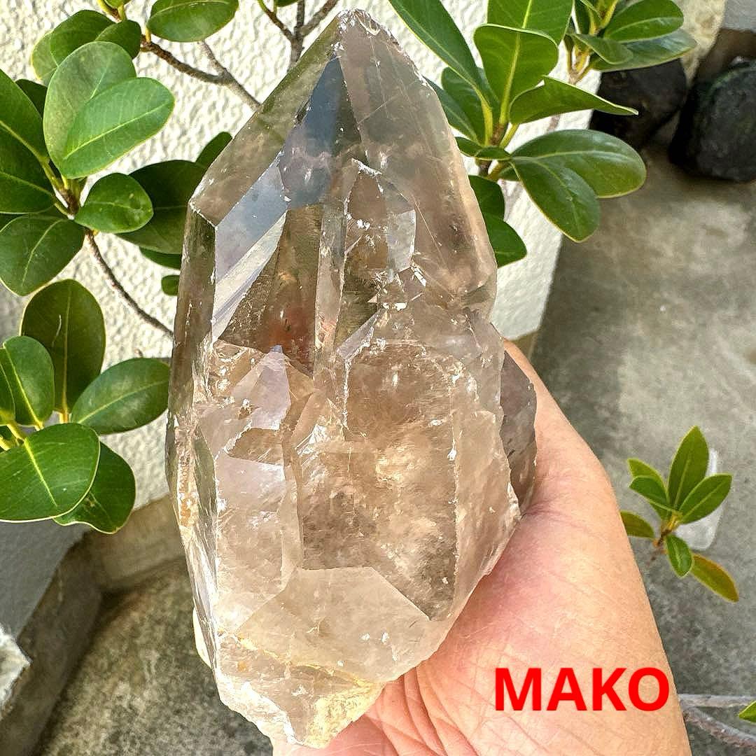 M1953☆スモーキールチルクォーツ原石686g☆カテドラル水晶☆天然石　原石