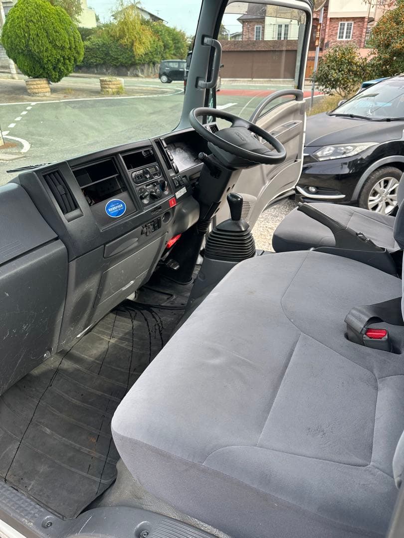 ISUZU 平ボディトラック 2トン