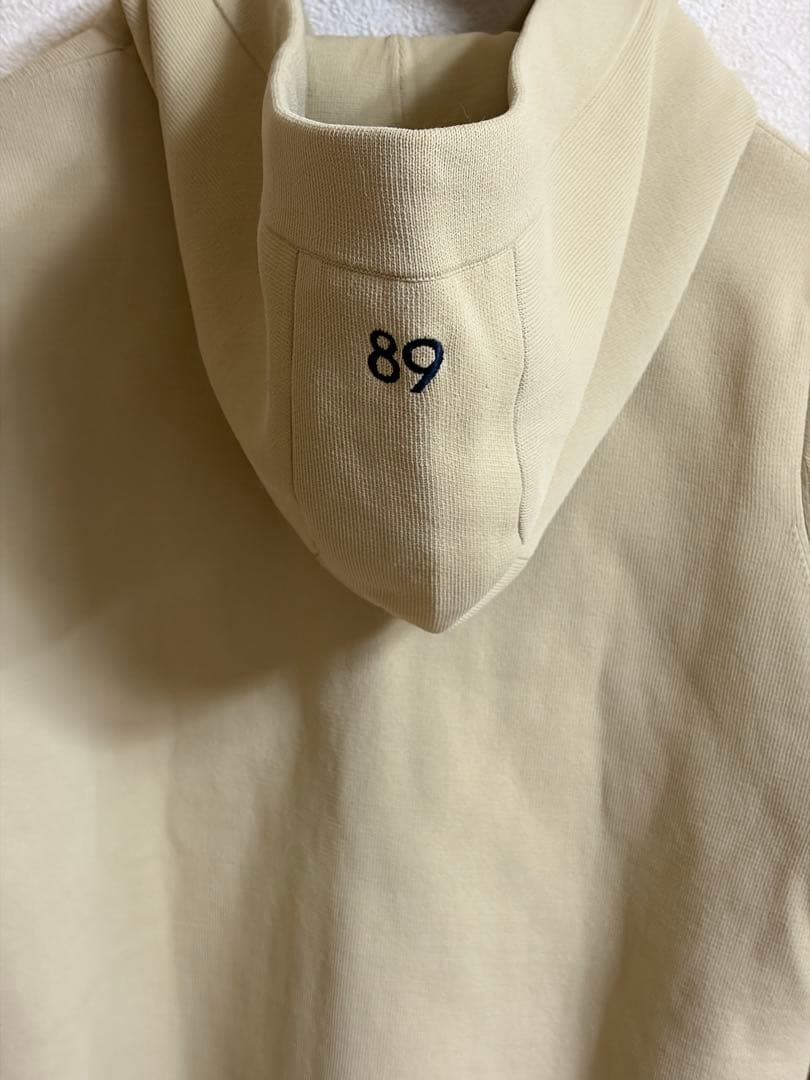 【美品】PEARLY GATES パーカー サイズ4 89ロゴ クリーム系