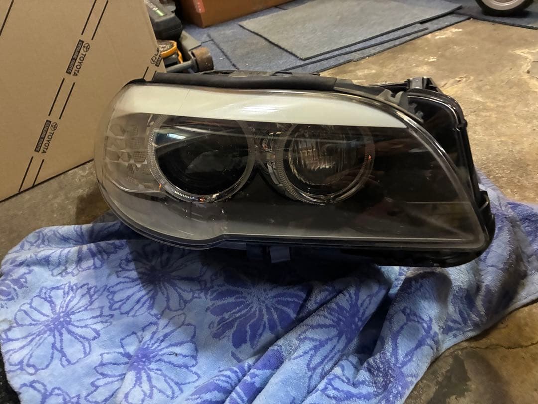  5シリーズ　F10 右　ヘッドライト　キセノンアダプティブ？　LED
