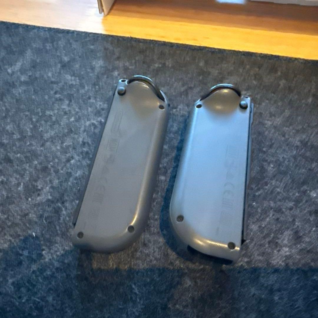 Nintendo Switch本体 + Joy-Conハンドル4個