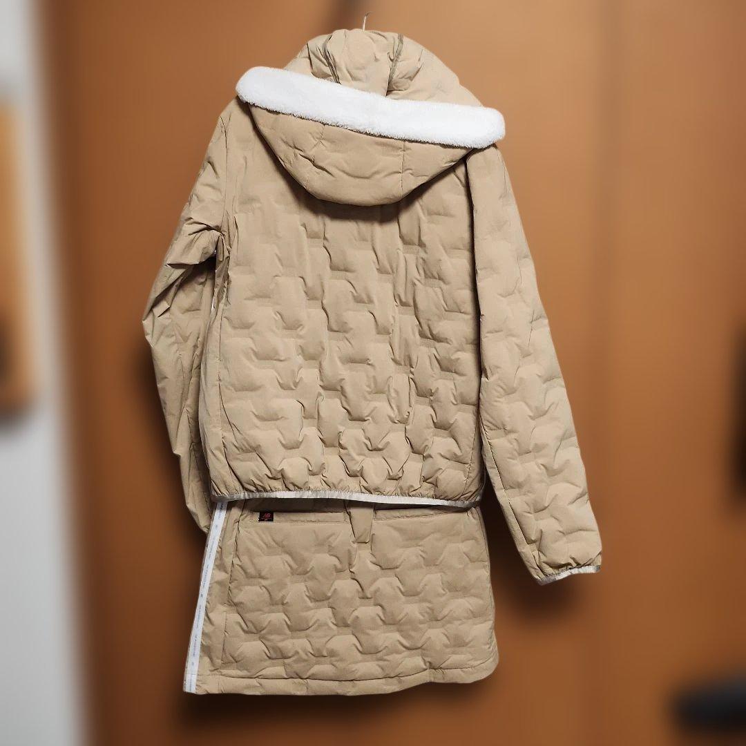 new balanceのベージュ キルティング ダウンジャケットスカートセット