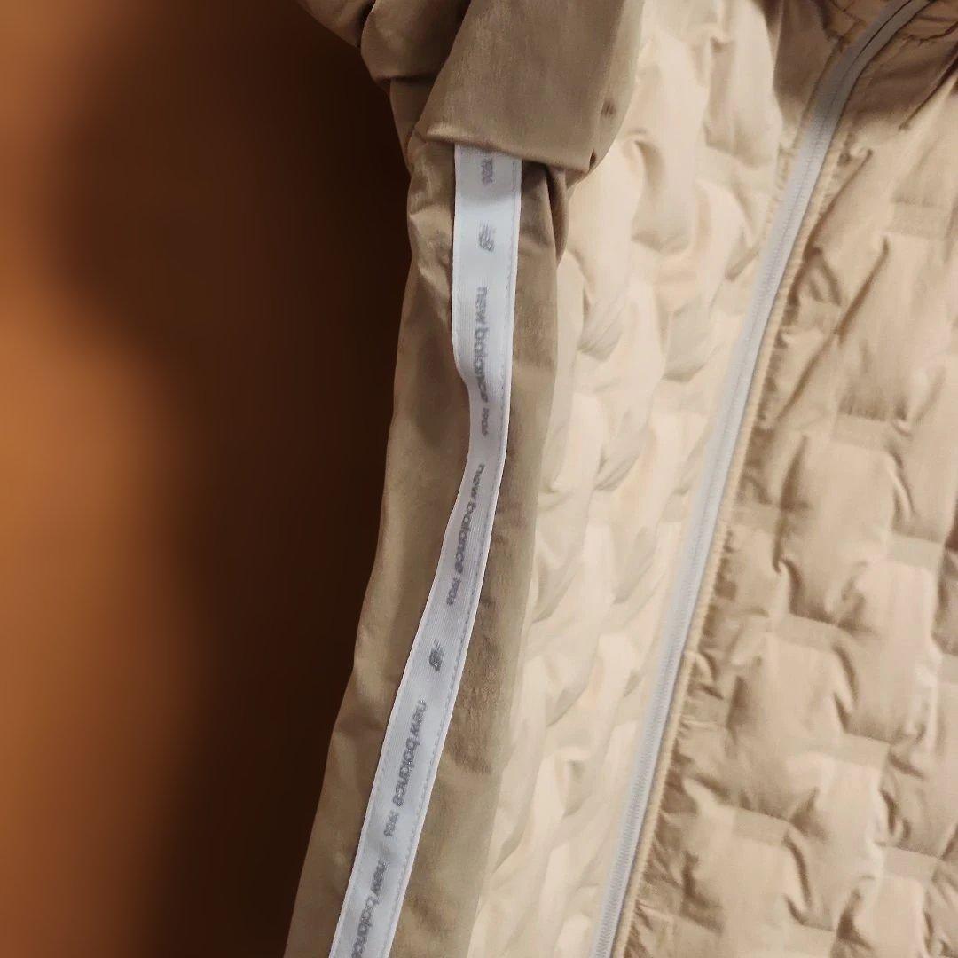 new balanceのベージュ キルティング ダウンジャケットスカートセット