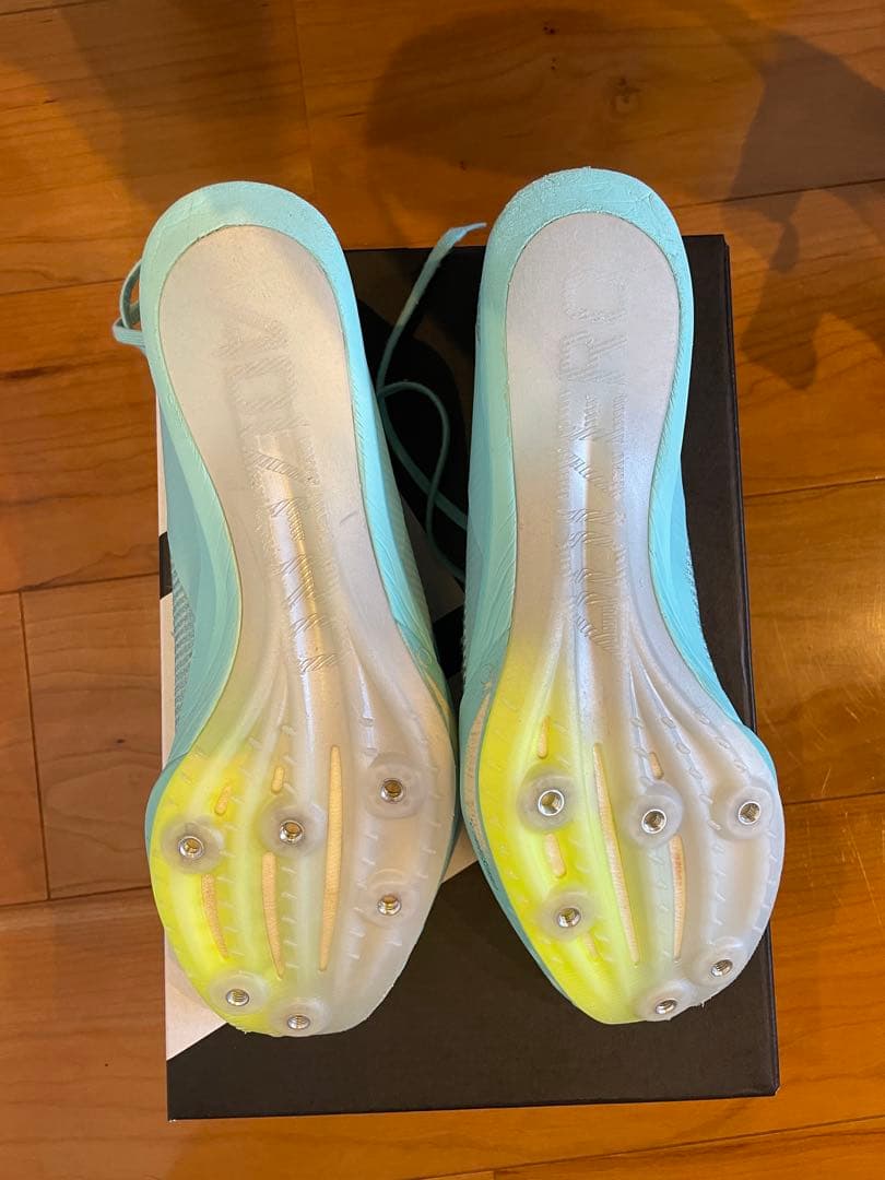 アディダス　フィネス　陸上　スパイク　アディゼロ