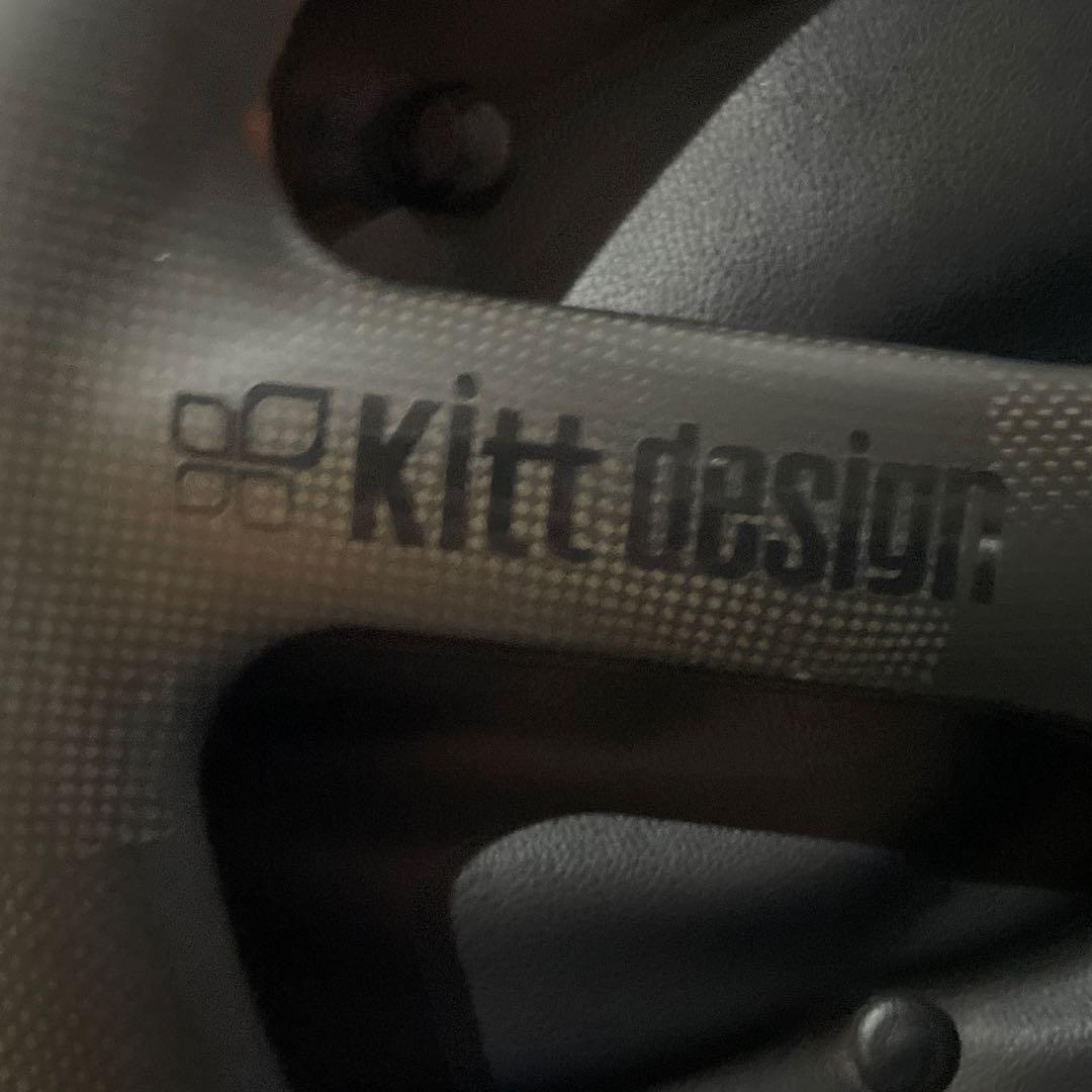Kitt design カーボンファイバー製