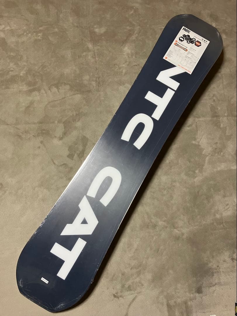 未使用品　FNTC CAT 150cm グラトリ　スノーボード　ボード