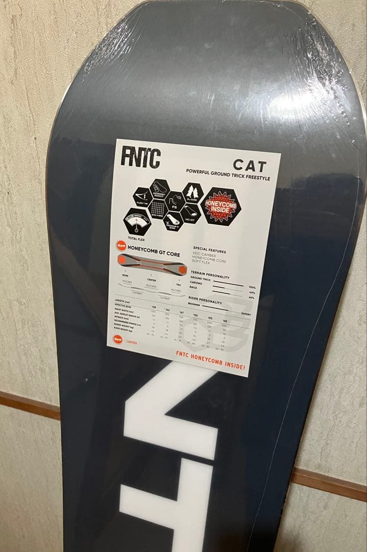 未使用品　FNTC CAT 150cm グラトリ　スノーボード　ボード