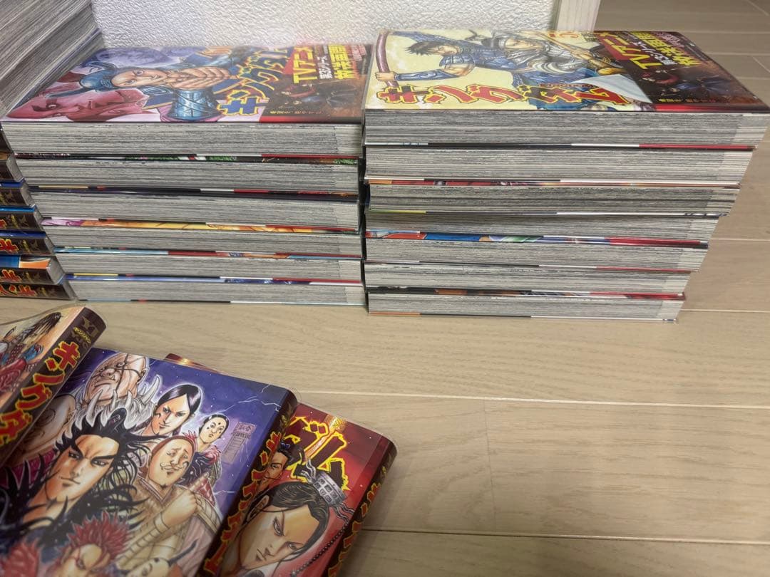 キングダム 70巻セット ブックカバー付ほぼ新品　公式ガイドブック付