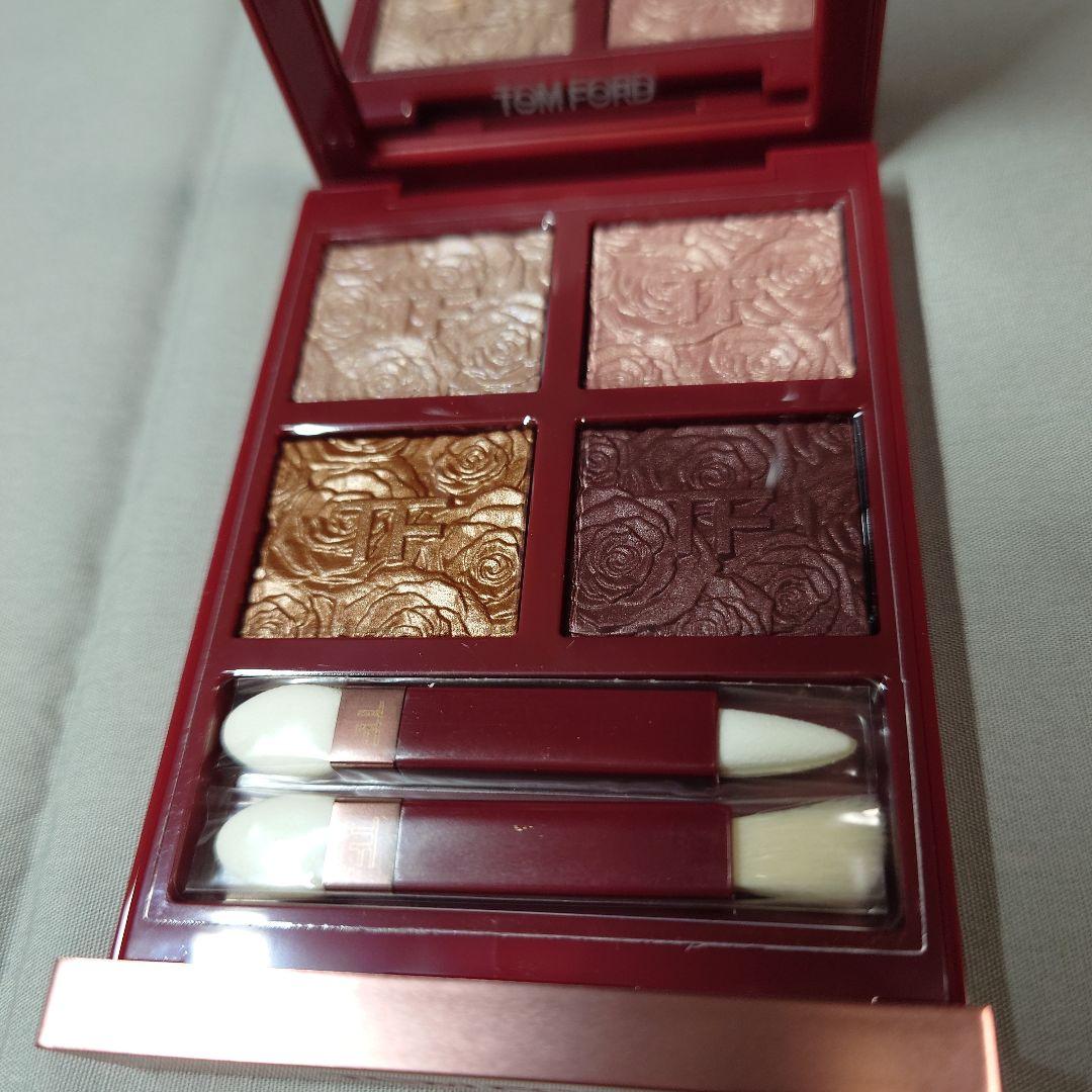 トムフォードビューティ　アイカラークォード　01REローズエクスポート