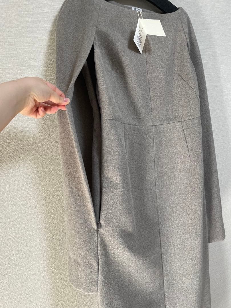 新品laubeblanc◆ Narrow line Cape Dress