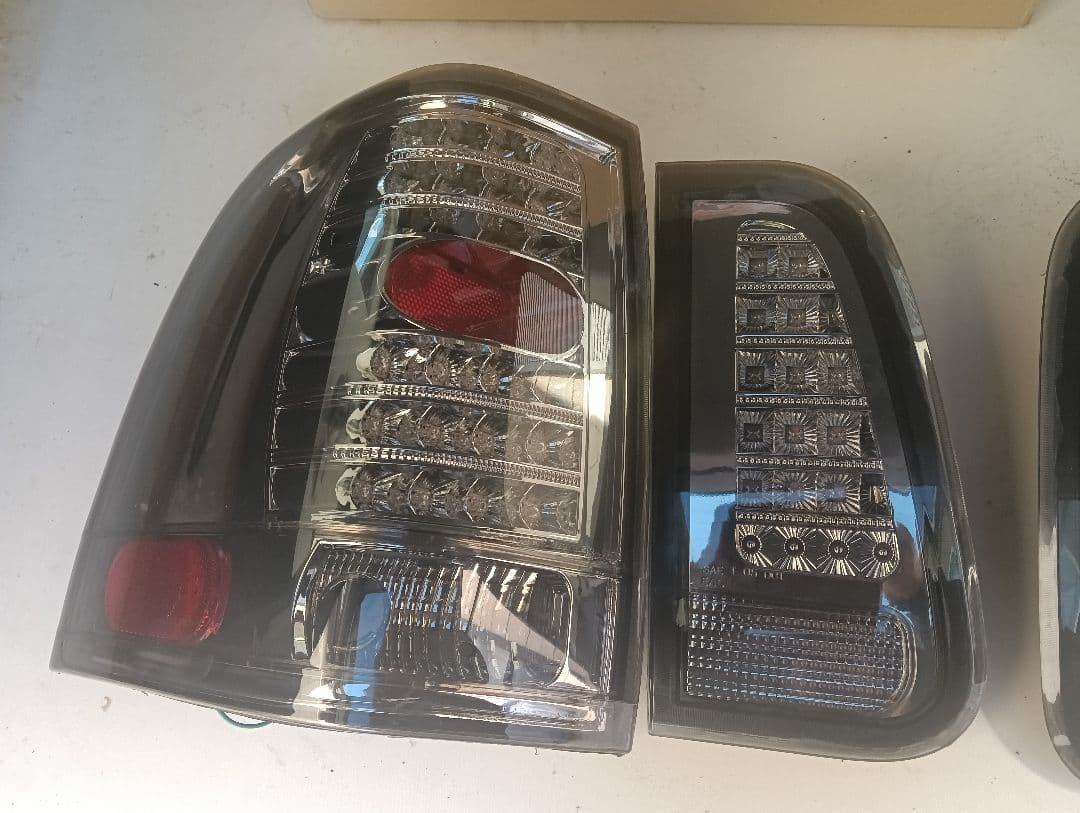 リンカーンナビゲーター　クリアテール　LED　希少です。