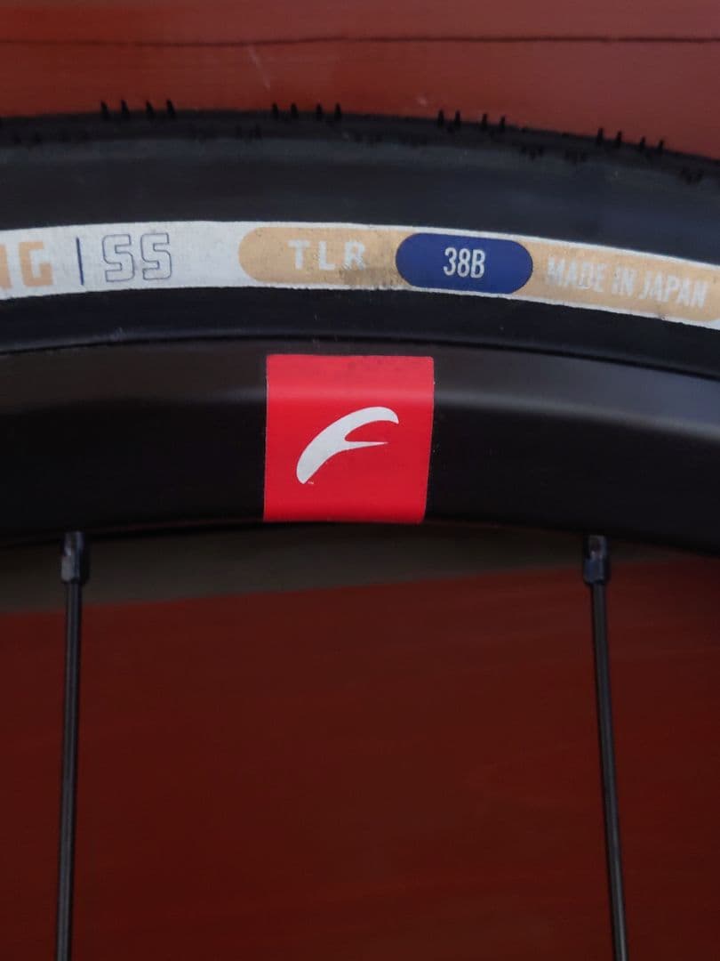 【ホイール】：フルクラム650b レーシング700DB グラベルキングタイヤ付き