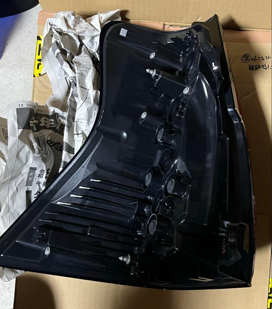 新車外し プラド 150 後期 純正 テールランプ 右 TRJ150W