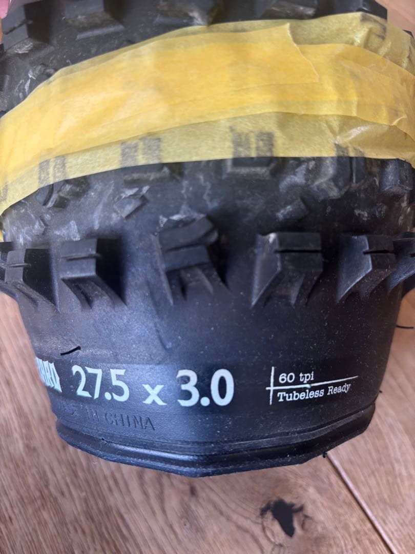 Surly Dirt Wizard 27.5 x 3.0 タイヤ　ペア