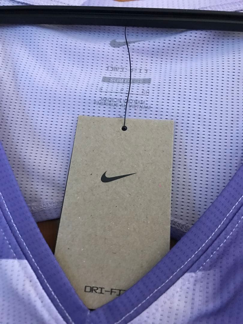 ナイキ　紫色柄タンクトップ　US-Sサイズ　新品
