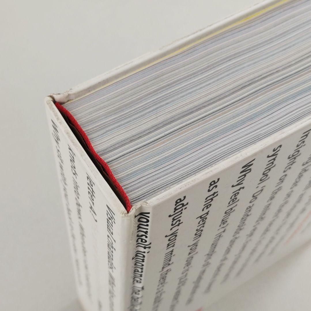 The Art of Looking Sideways グラフィックデザイン