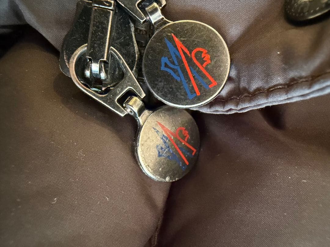 【新年特価】価格改定！MONCLER ダウンベスト ダークブラウン