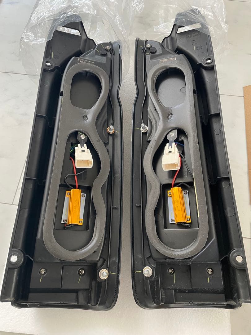 ハイエース　Valenti スモークテールランプ