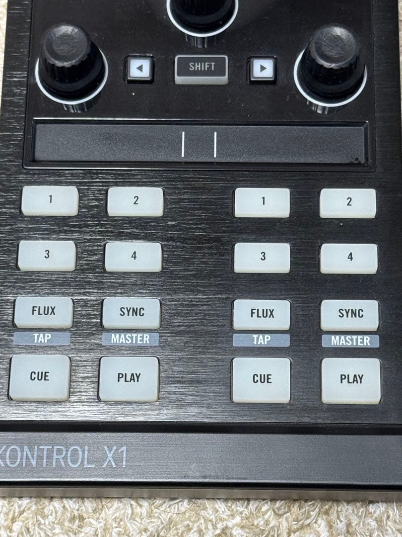Traktor Kontrol X1 mk2 DJコントローラー
