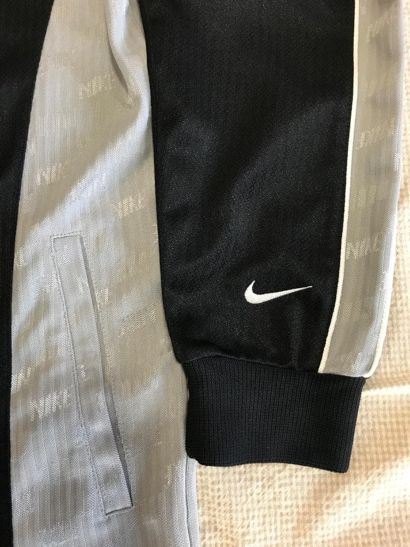 NIKE 　ルーズフィットジャージ上下セット　ブラックＸシルバー　　Mサイズ
