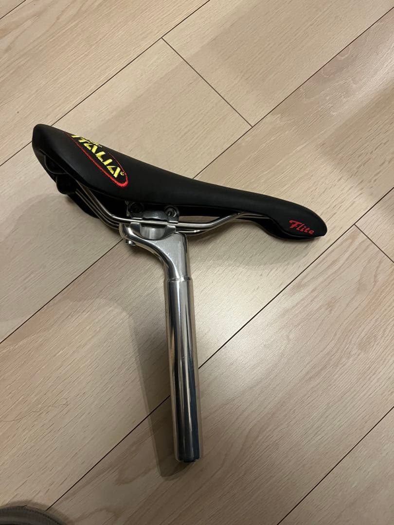 TITAN エルゴノミックサドル ブラック NJS 競輪