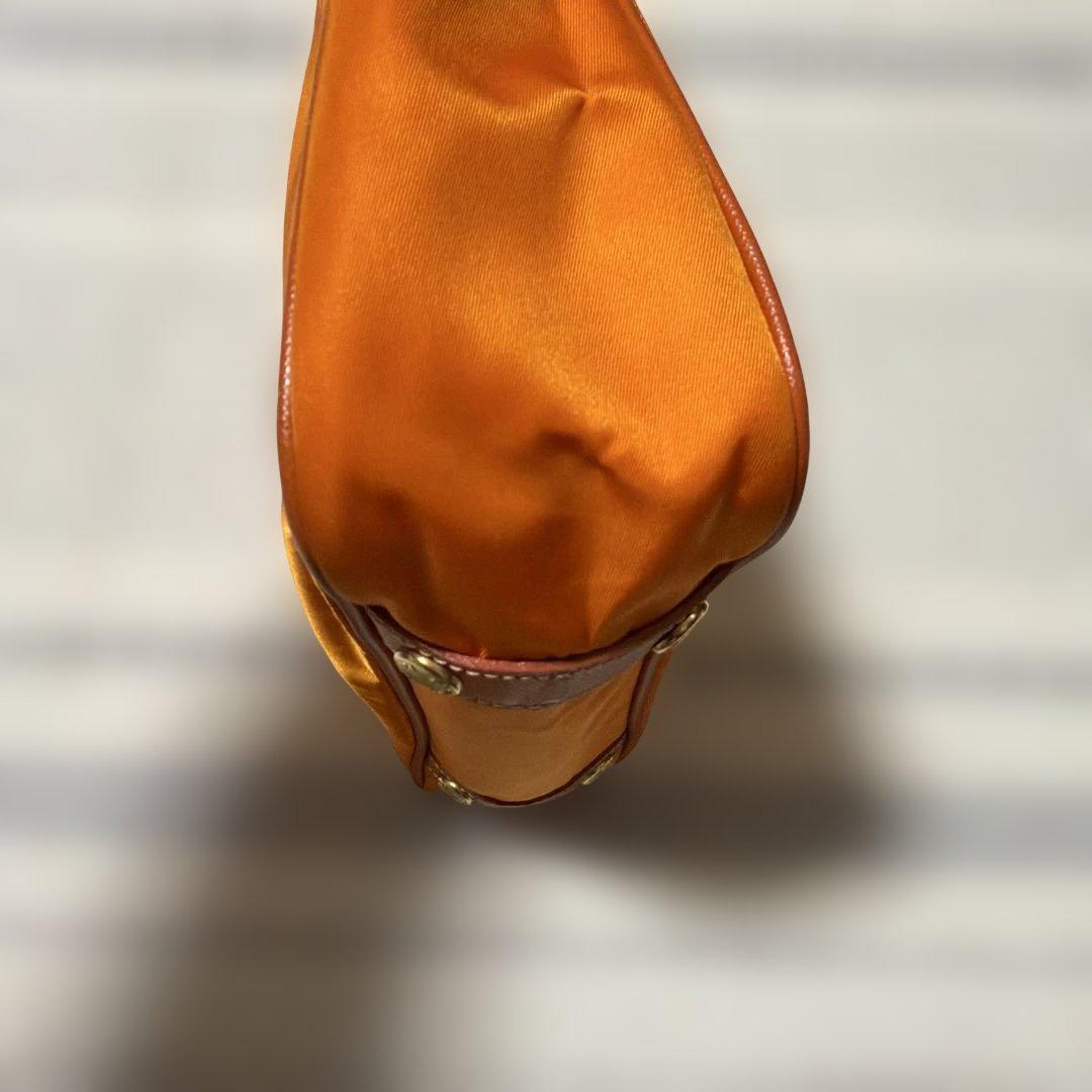 プラダ　希少オレンジトートバック