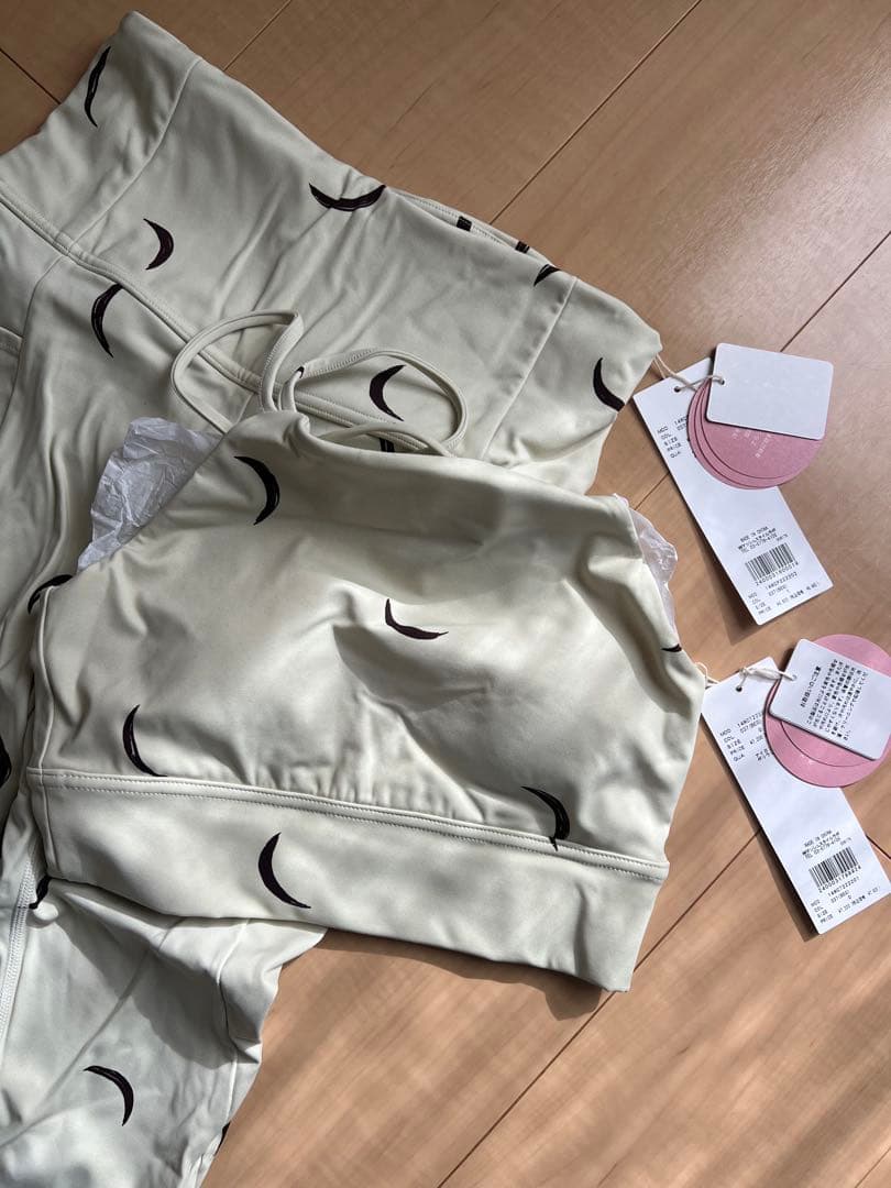 emmi ヨガウェアセット クリーム色 月模様　⚠️サイズが違います