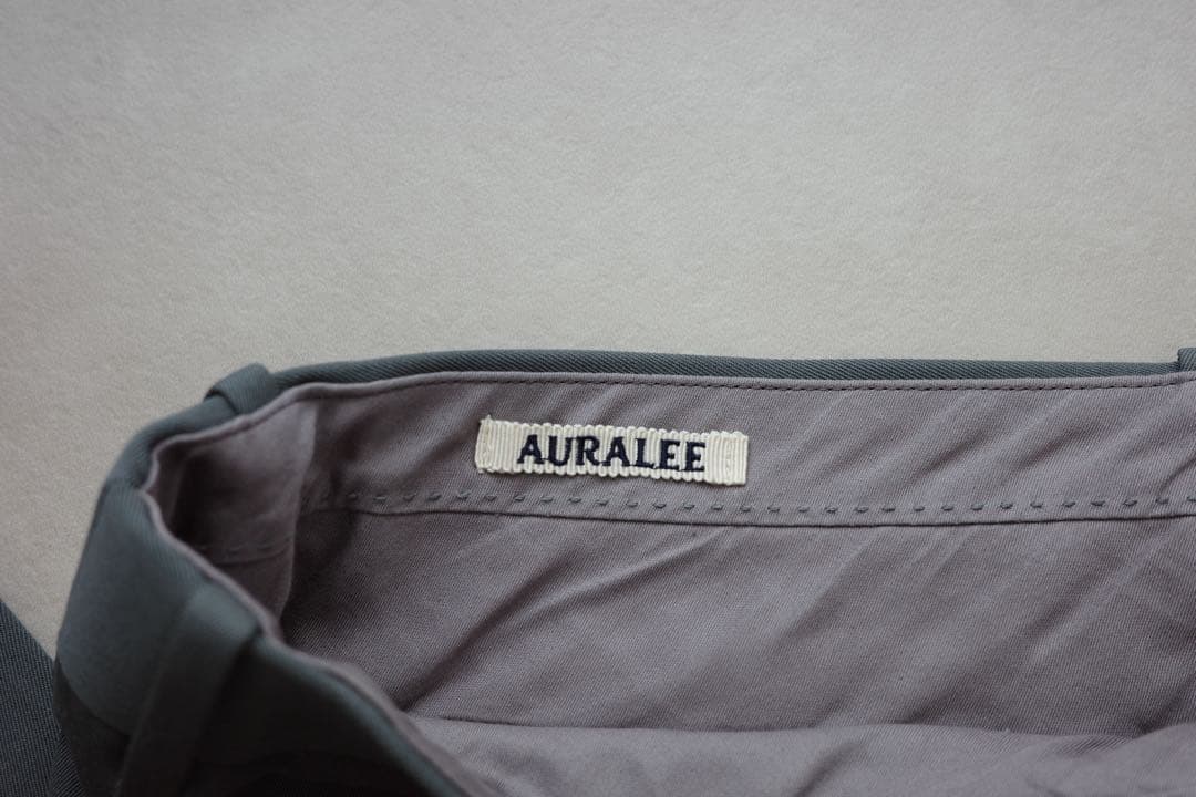スーツ AURALEE light wool max gabardine slacks