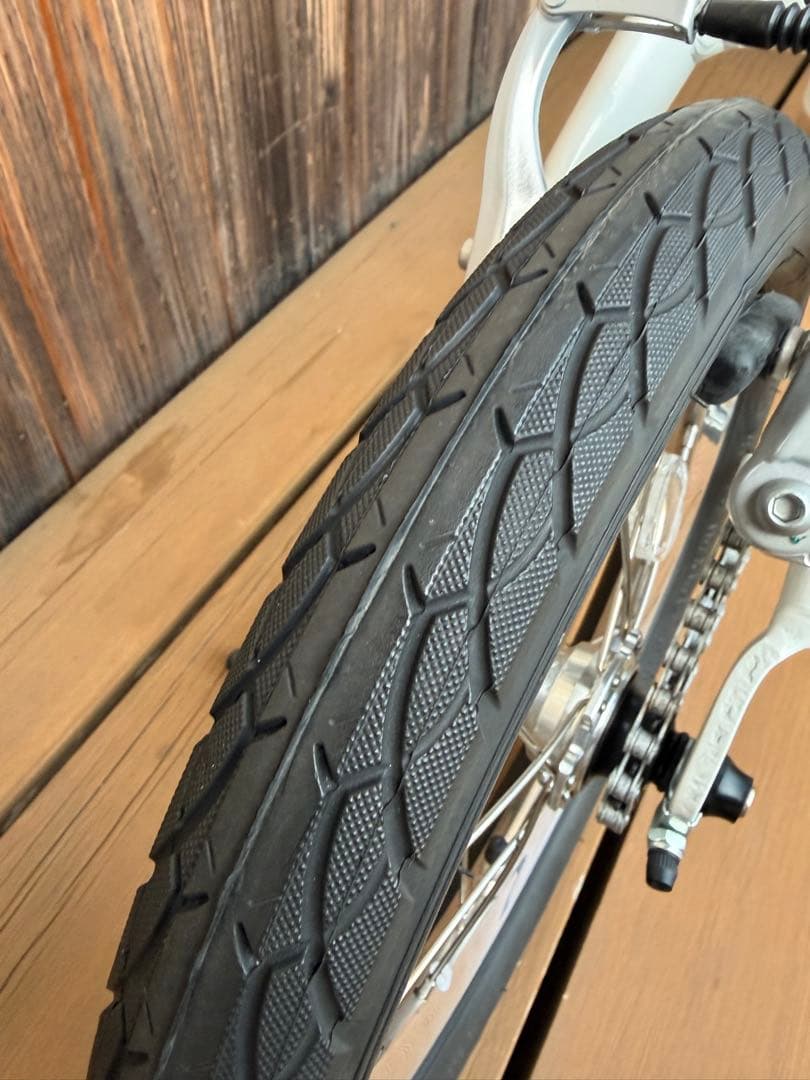 RENAULT ルノー　ライト８　新品未使用　ホワイト