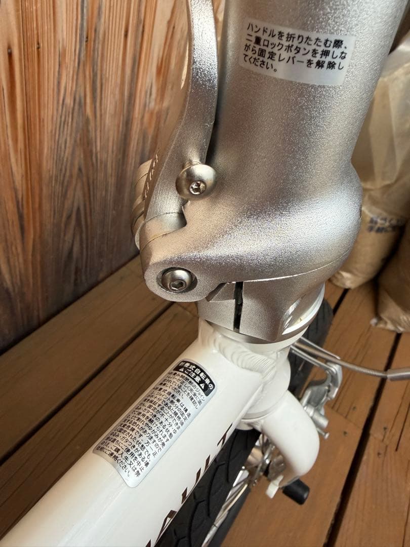 RENAULT ルノー　ライト８　新品未使用　ホワイト