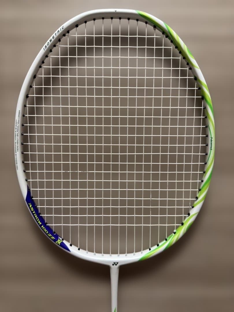り*く様 アストロクス100ZZ　VA　4UG5　ヨネックス　バドミントンラケッ