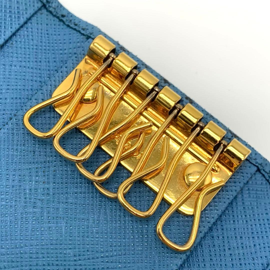 【箱付き】PRADA サフィアーノレザー 6連キーケース　ライトブルー 金ロゴ