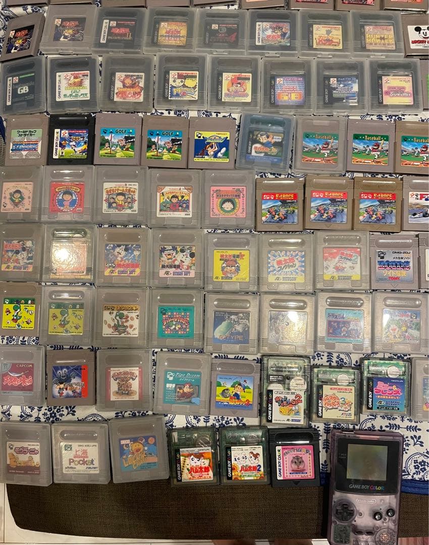 ゲームボーイカラー本体＋ゲームボーイソフト380個